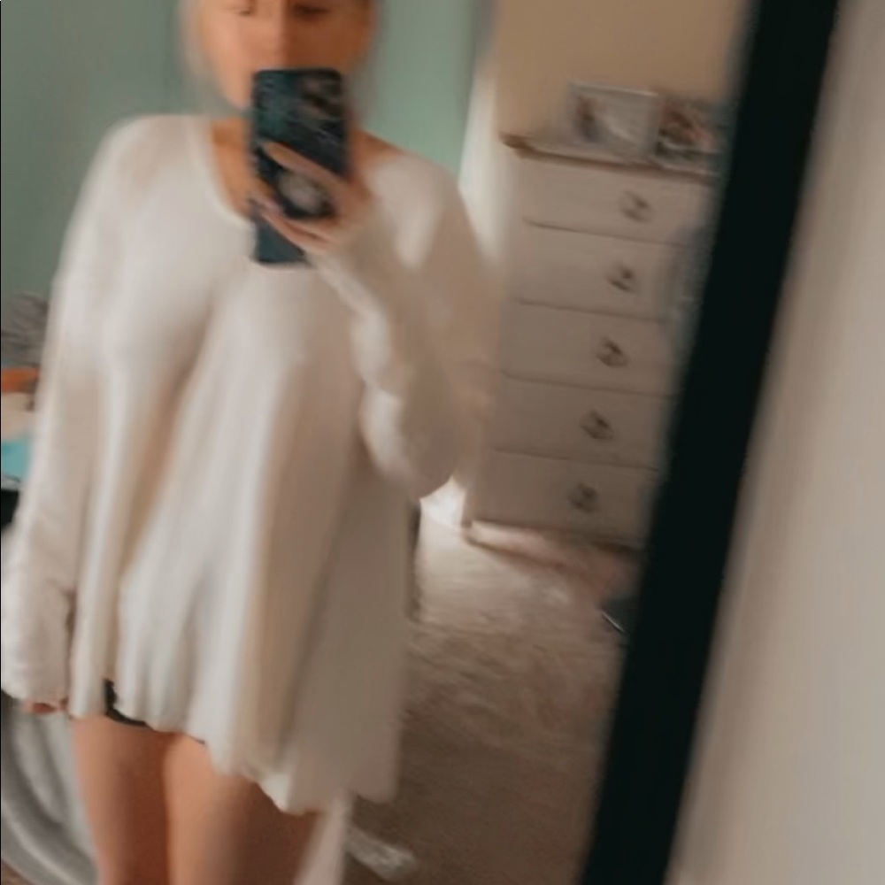 Two sweaters - Picture 6 of 6